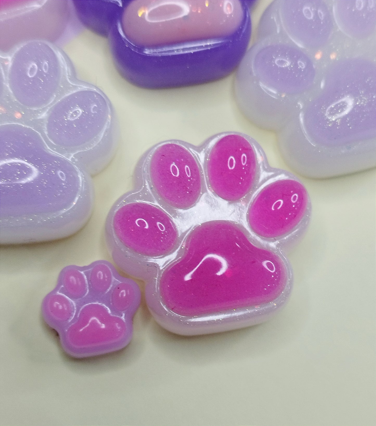 Huellita Solidaria XL - Glitter Kaiju